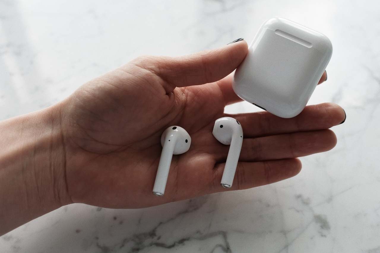 Airpods picking up background noise
